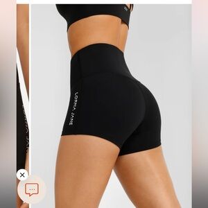 NWOT Lorna Jane Lotus No Chafe 9 cm Shorts